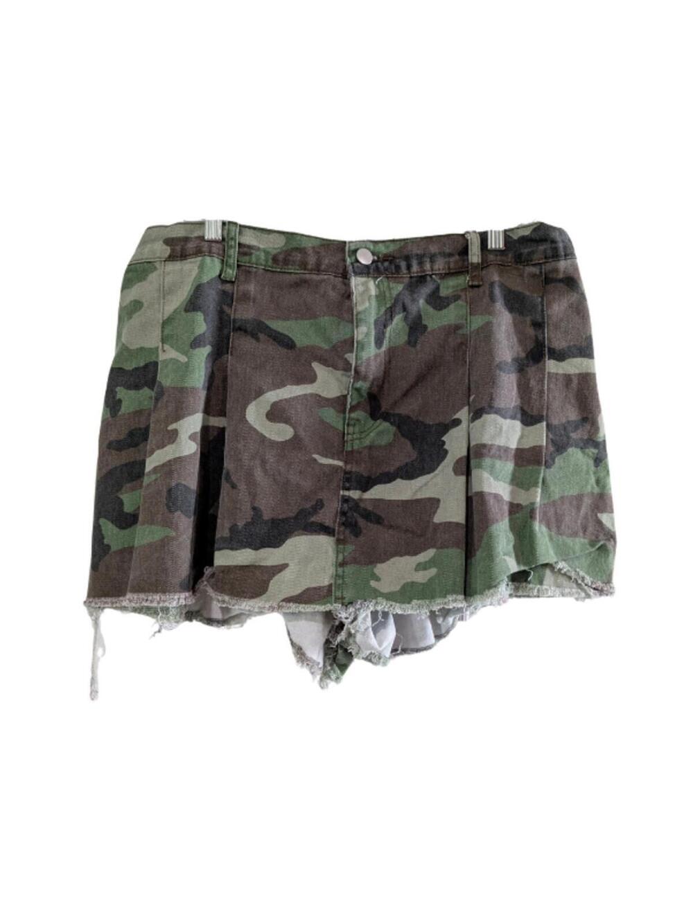 Shein Curve Women's Camo Skort, Green, Plus 3X, Pleated Front, Raw Hem, Cotton